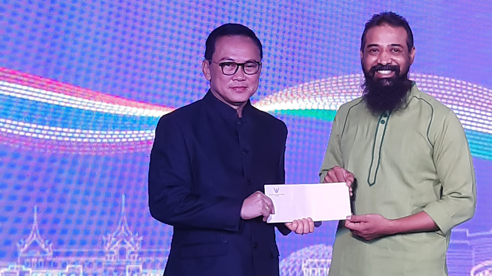 Receiving Award from Consulate General Nitirooge Phoneprasert of Royal Thai Consulate, Chennai for designing India-Thai Relationship Logo at ITC-Kohenur, Hyderabad.
